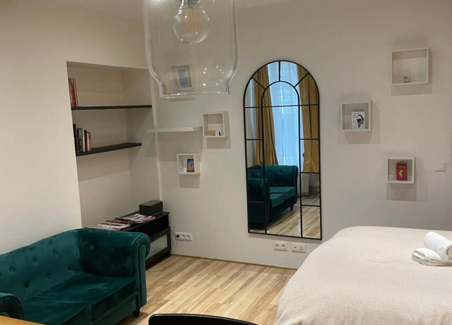 Superbe Studio Montmartre, Rue Des Abbesses パリ フランス