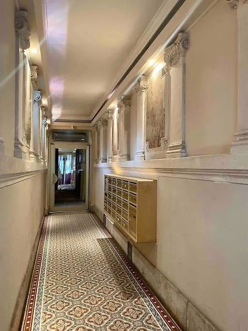 Superbe Studio Montmartre, Rue Des Abbesses パリ 0*,