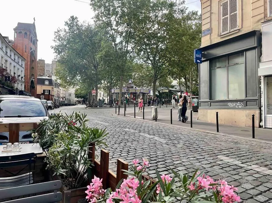 Superbe Studio Montmartre, Rue Des Abbesses パリ アパート