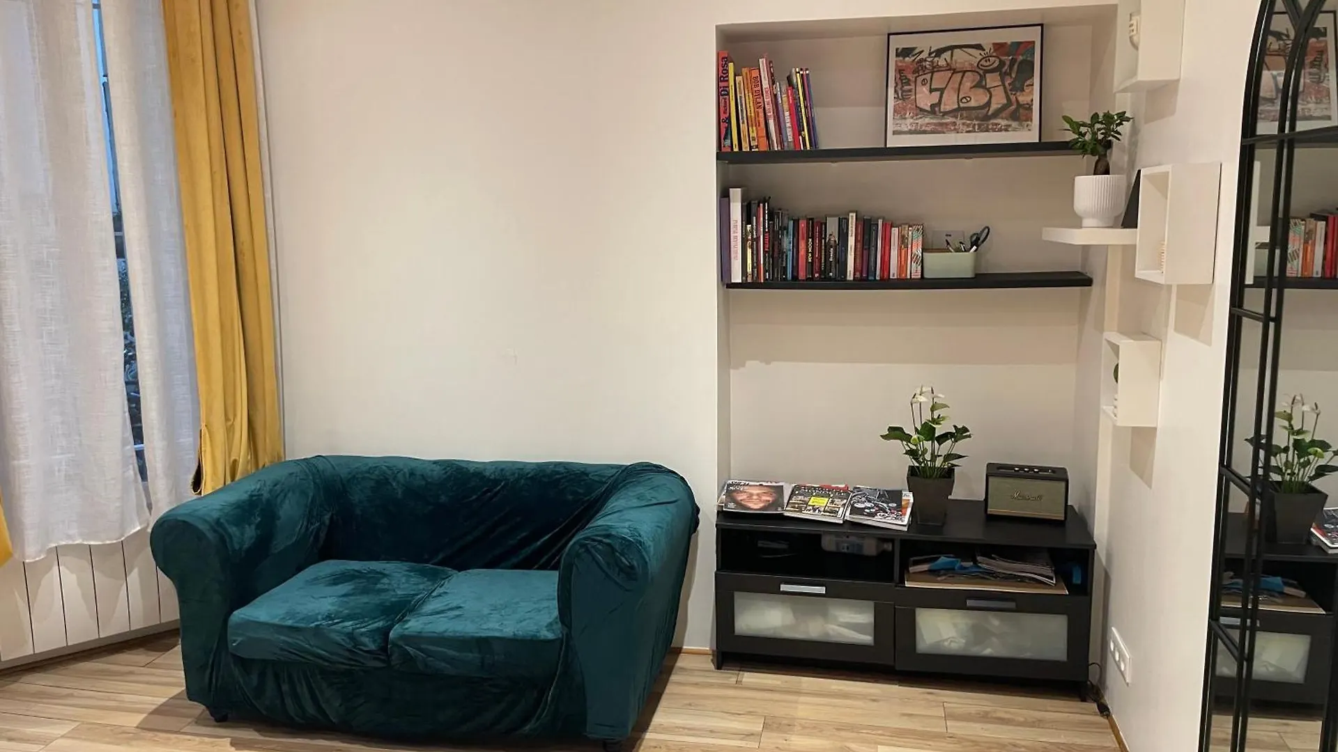Superbe Studio Montmartre, Rue Des Abbesses パリ フランス
